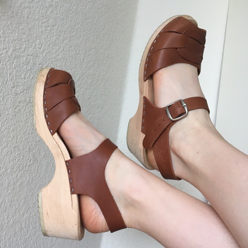 Lotta from Stockholm Peep Toe Clogs Tan